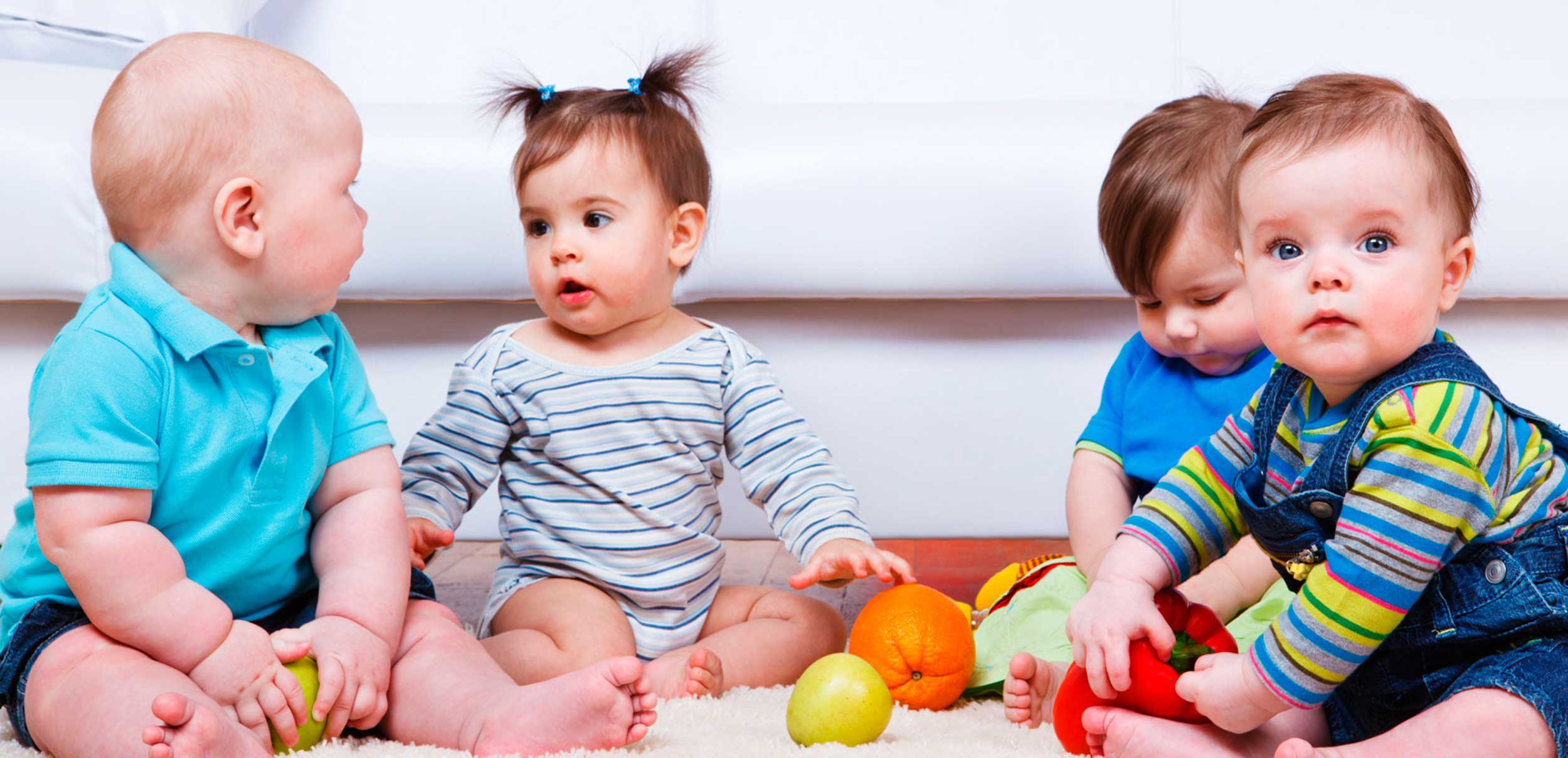 Image En Creche Page De Garde Moyen Grand Et Bebe Micro crèche : le Jardin des Petits